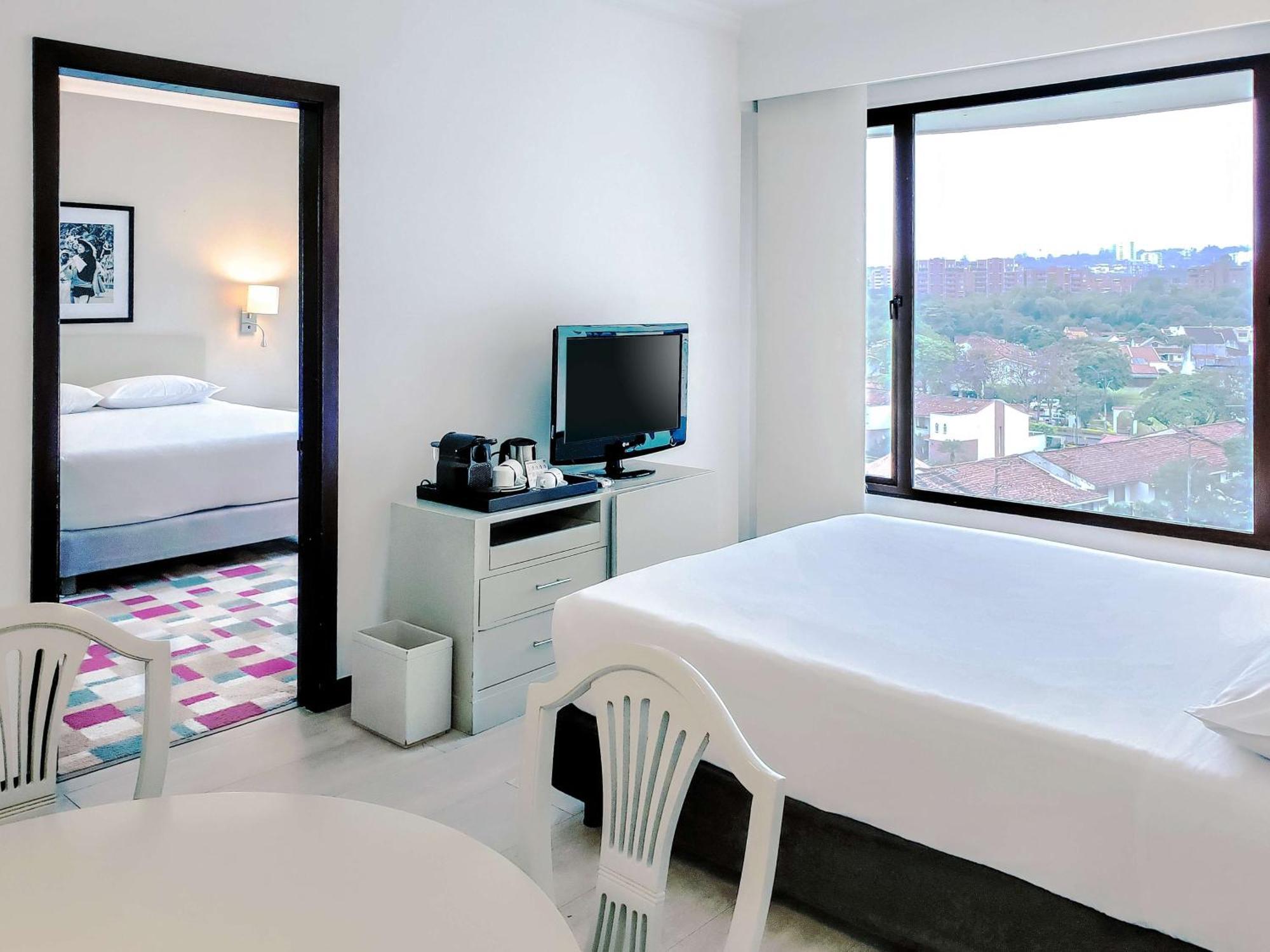 Nh Cali Royal Hotel Buitenkant foto