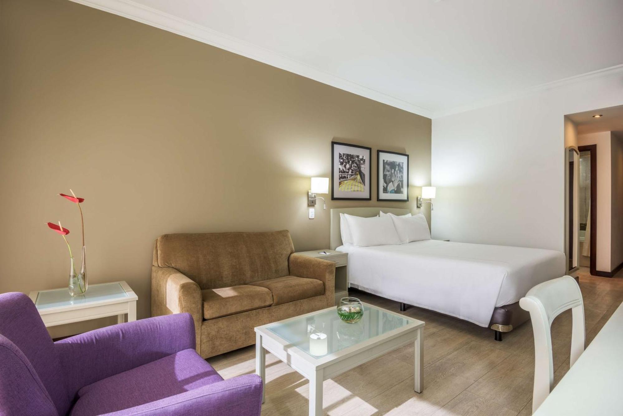 Nh Cali Royal Hotel Buitenkant foto